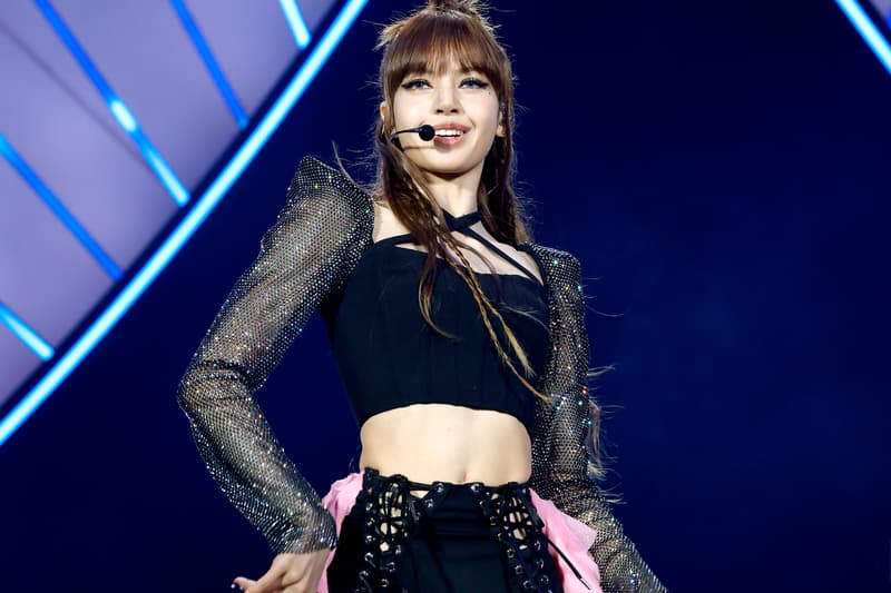 BLACKPINK Lisa Makes History "Money" Surpasses 1 Billion Spotify Streams jennie jisoo rose lalisa france paris k-pop girl band guinness world record