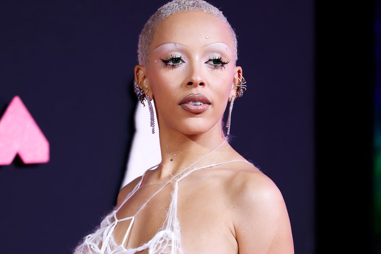 Doja Cat Goes Featureless on 'Scarlet'