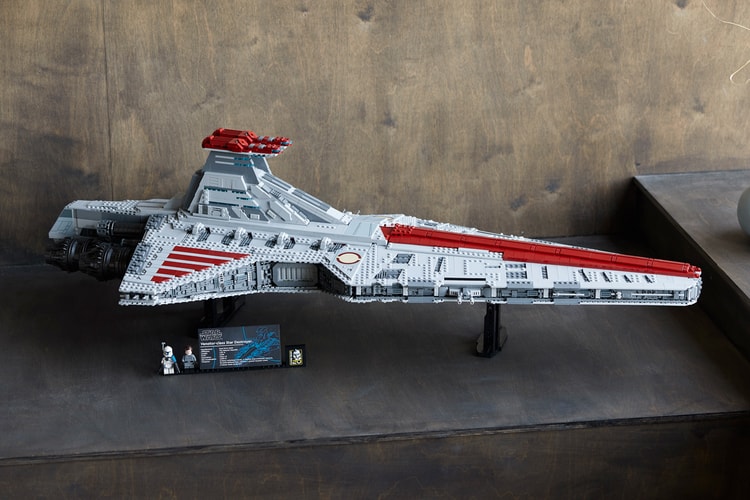 LEGO Star Wars Venator-Class Republic Attack Cruiser is 4 feet long
