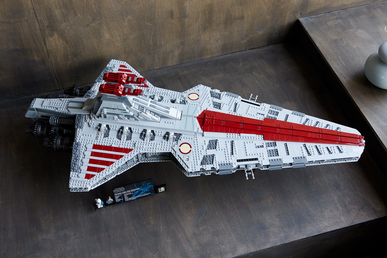 LEGO Star Wars Venator-Class Republic Attack Cruiser 75367 Release Date info store list buying guide photos price captain rex phase 2 ii admiral yularen the clone wars 20th anniversary