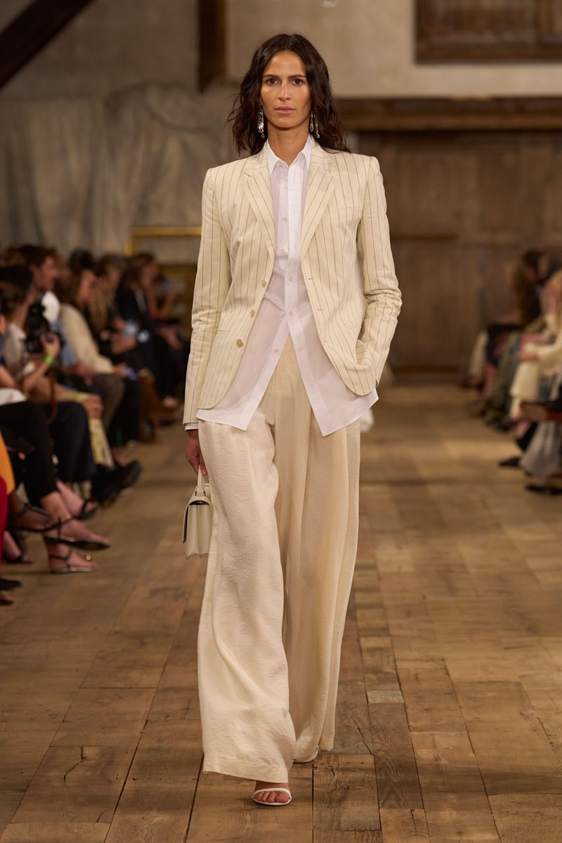 Ralph Lauren Ready To Wear Fashion Show, Collection Fall Winter 2022  presented during New York Fashion Week, Runway look #042 – NOWFASHION