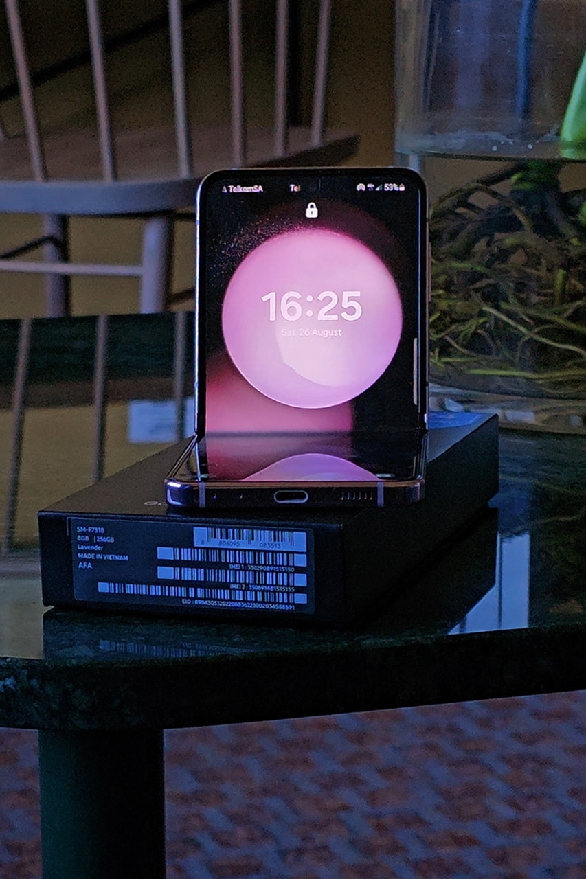 Best Galaxy Z Flip 5 Case: Clear Gadget Unboxing! 