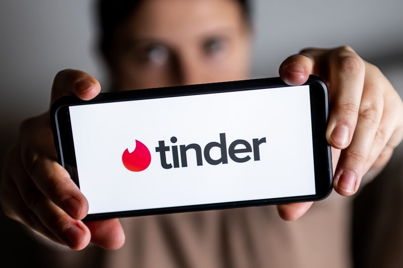 DE: Tinder monthly android downloads 2019-2020