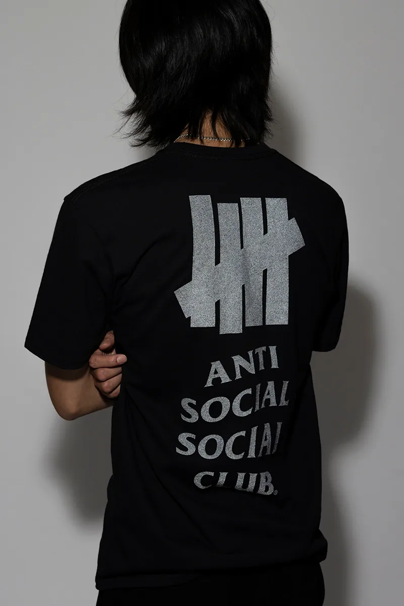 限定セール2024Anti Social Social Club undefeatedコラボtee Tシャツ/カットソー(半袖/袖なし)