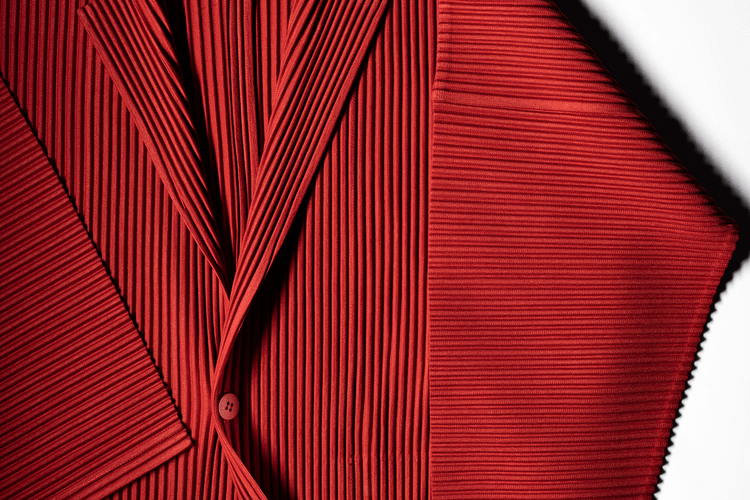 HOMME PLISSÉ ISSEY MIYAKE Recalls Its Pleated History With 10th Anniversary Collection