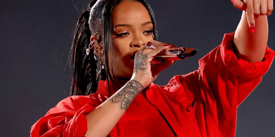 NEWSFASH 📣 Rihanna wore Loewe for the #superbowl #halftimeshow