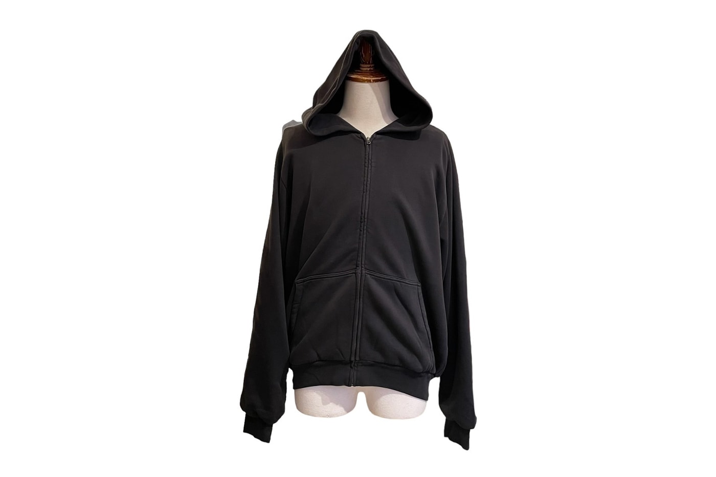 Yzy hoodie stretch hood out? : r/yeezys