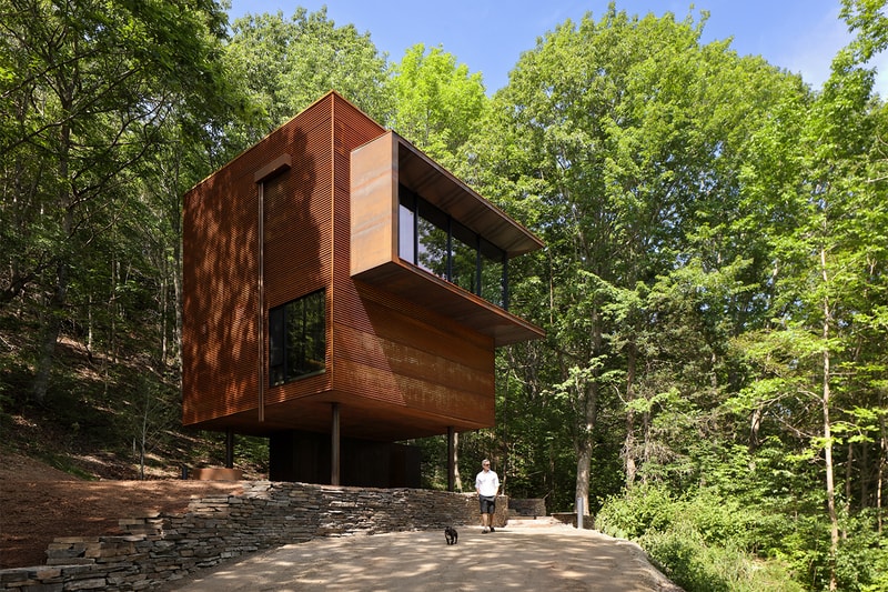"White Rock" Residence Overlooks a Lush Valley in Nova Scotia