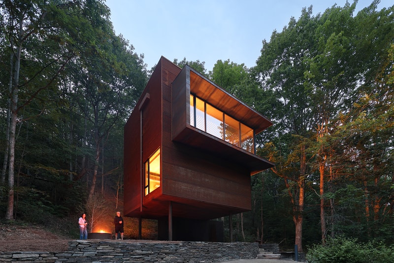 "White Rock" Residence Overlooks a Lush Valley in Nova Scotia