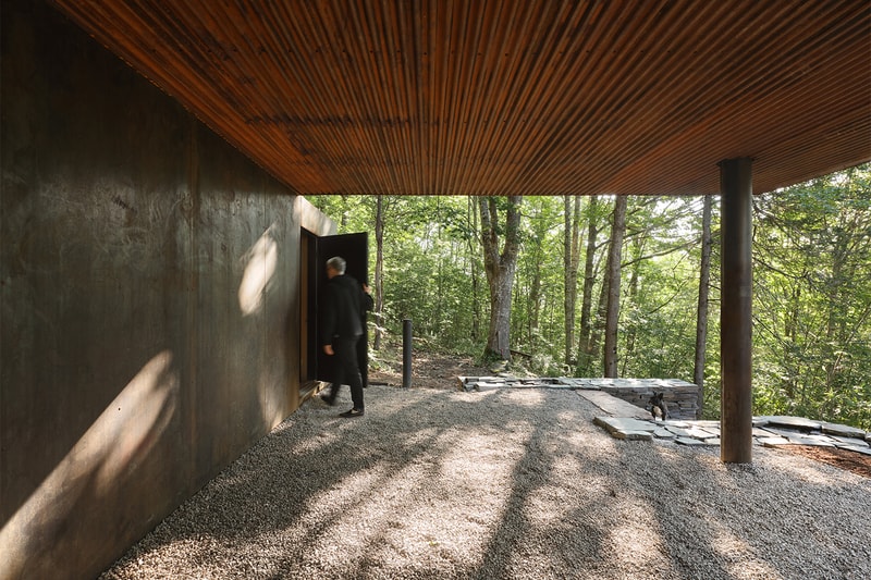 "White Rock" Residence Overlooks a Lush Valley in Nova Scotia