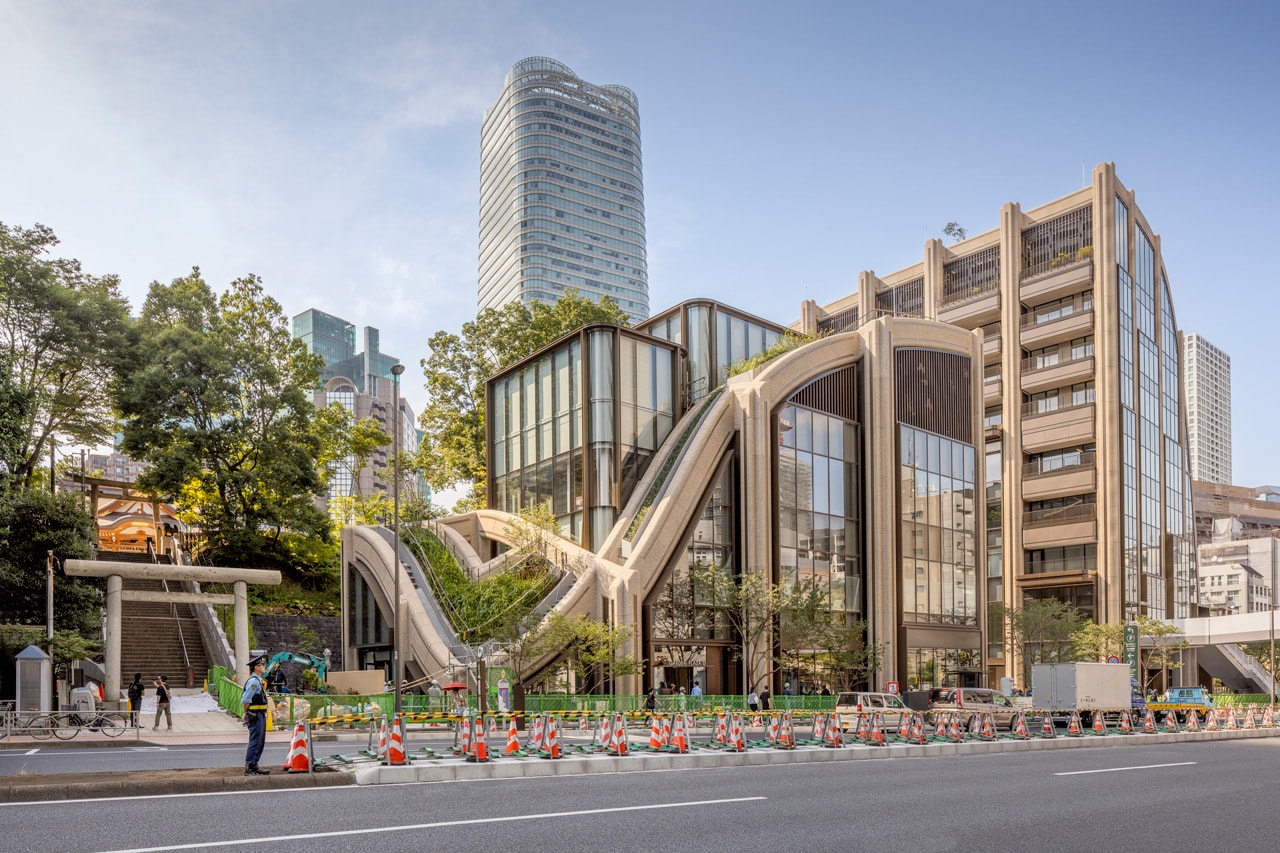 Heatherwick Studio Tokyo london architecture design firm project japan opening greenery public space opening