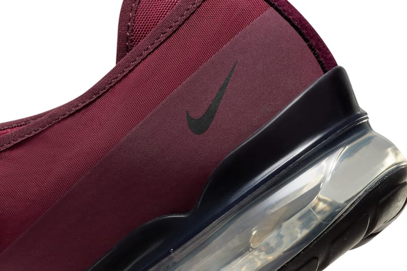 nike vapormax maroon gold