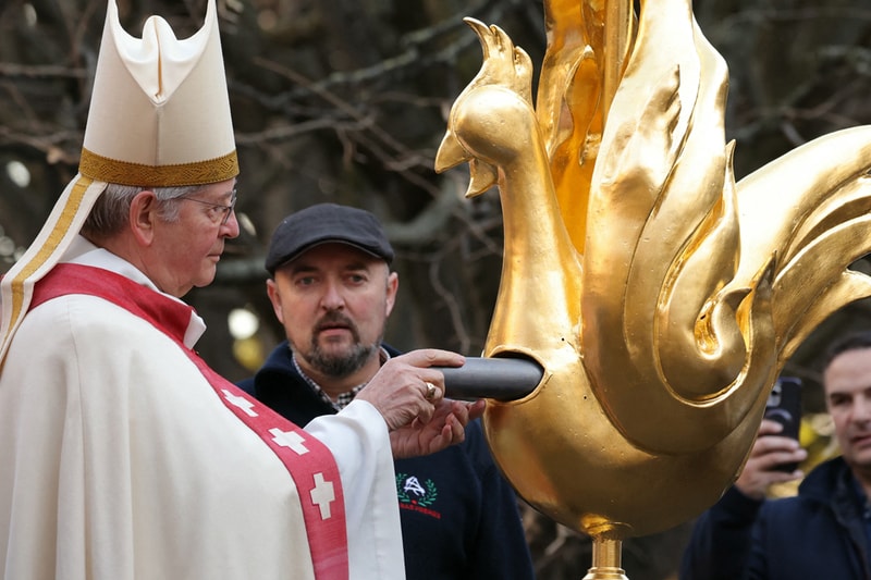 Ruling the roost! Notre Dame cathedral is adorned with brand new golden  rooster reimagined as a phoenix four years after fire devastated the iconic  Parisian landmark