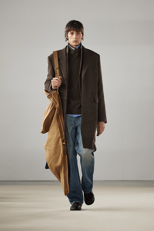 Auralee Fall Winter 2024 Paris Fashion Week menswear runway show