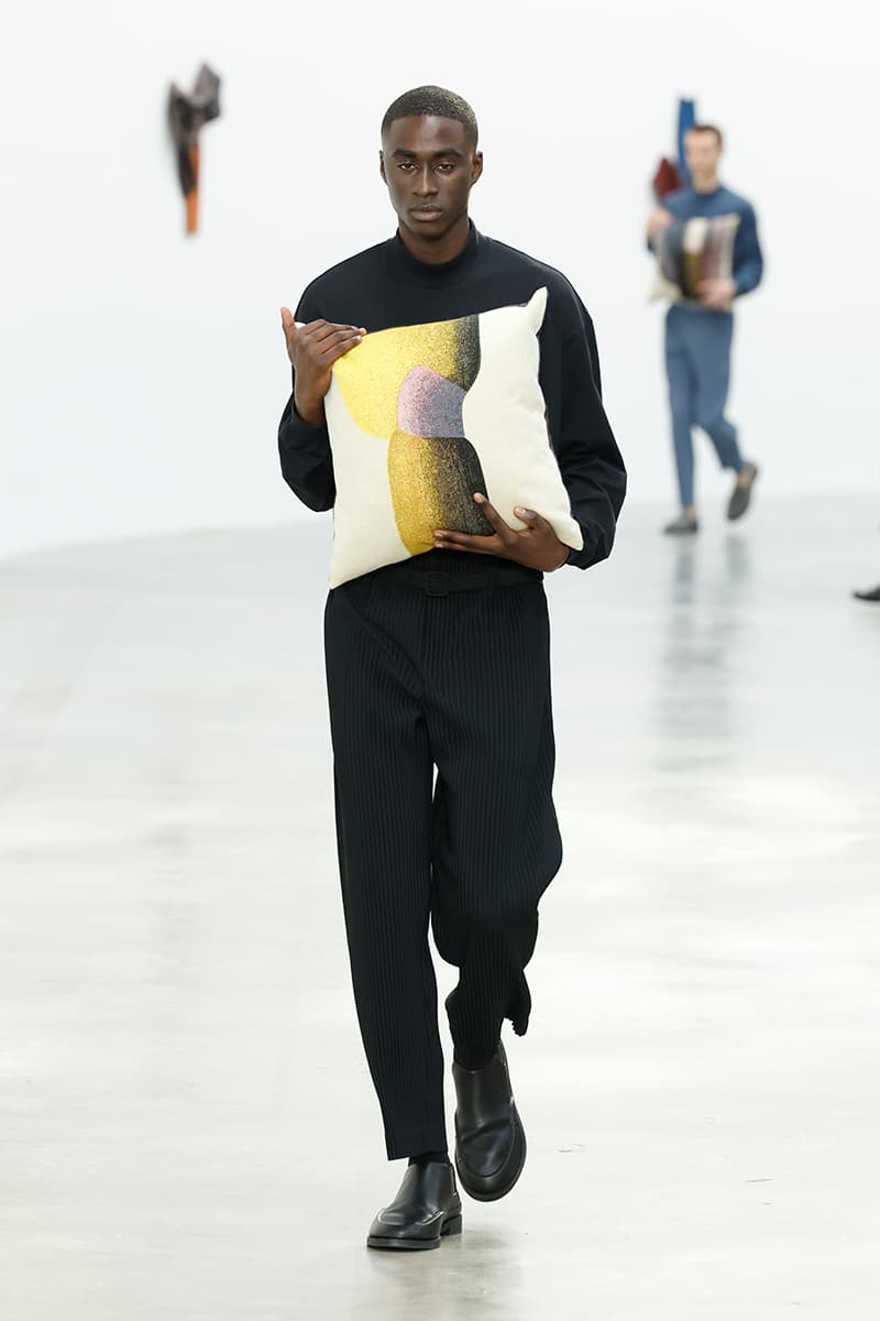 Issey Miyake Fall Winter 2024 Paris Fashion Week menswear Satoshi Kondo runway show Issey Miyake Continues To Find the Beauty in Movement for FW24 homme plisse