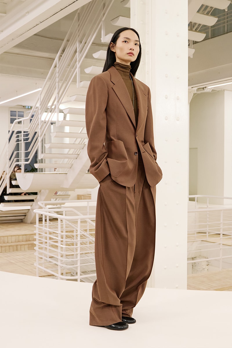 Lemaire Fall Winter 2024 Paris Fashion Week menswear Christophe Lemaire runway show LEMAIRE FW24 Is All About Ethereal Elegance sarah-linh tran 