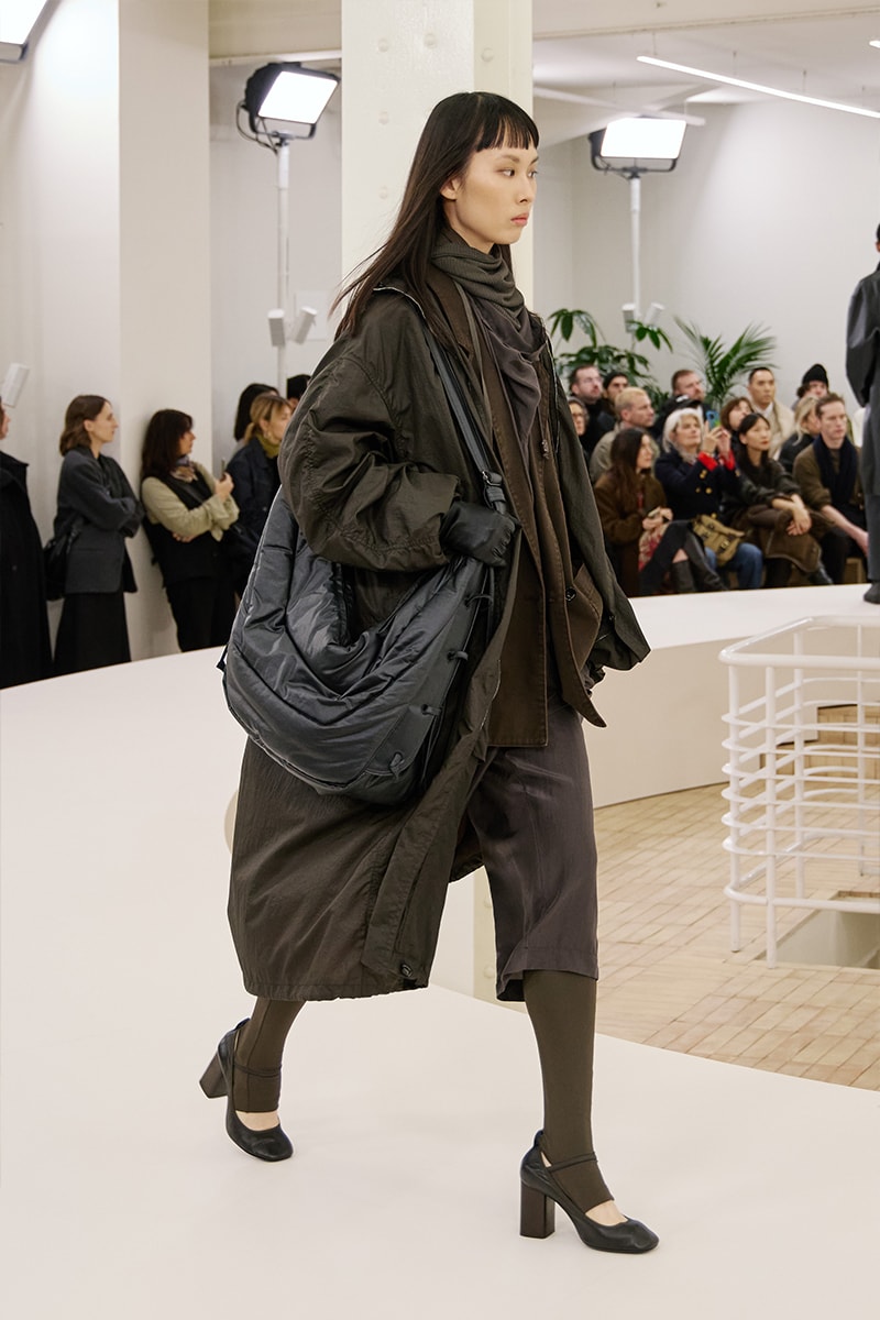 Lemaire Fall Winter 2024 Paris Fashion Week menswear Christophe Lemaire runway show LEMAIRE FW24 Is All About Ethereal Elegance sarah-linh tran 