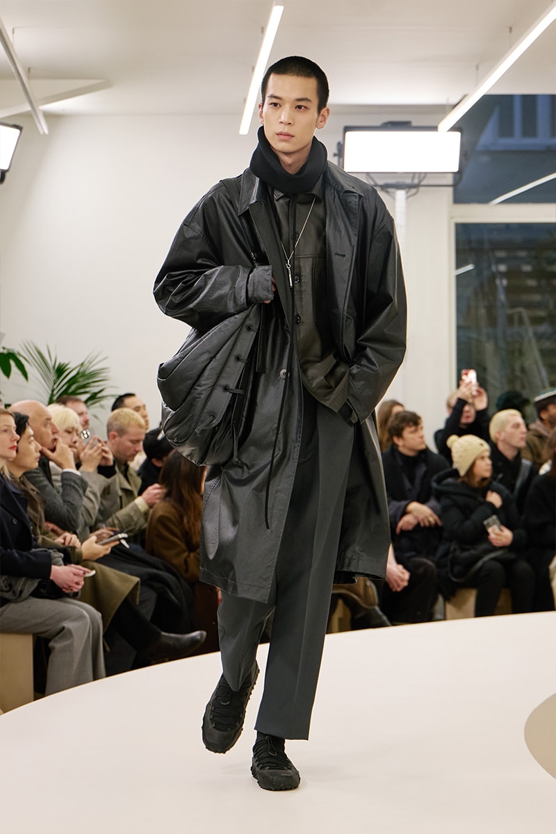 Lemaire Fall Winter 2024 Paris Fashion Week menswear Christophe Lemaire runway show LEMAIRE FW24 Is All About Ethereal Elegance sarah-linh tran 