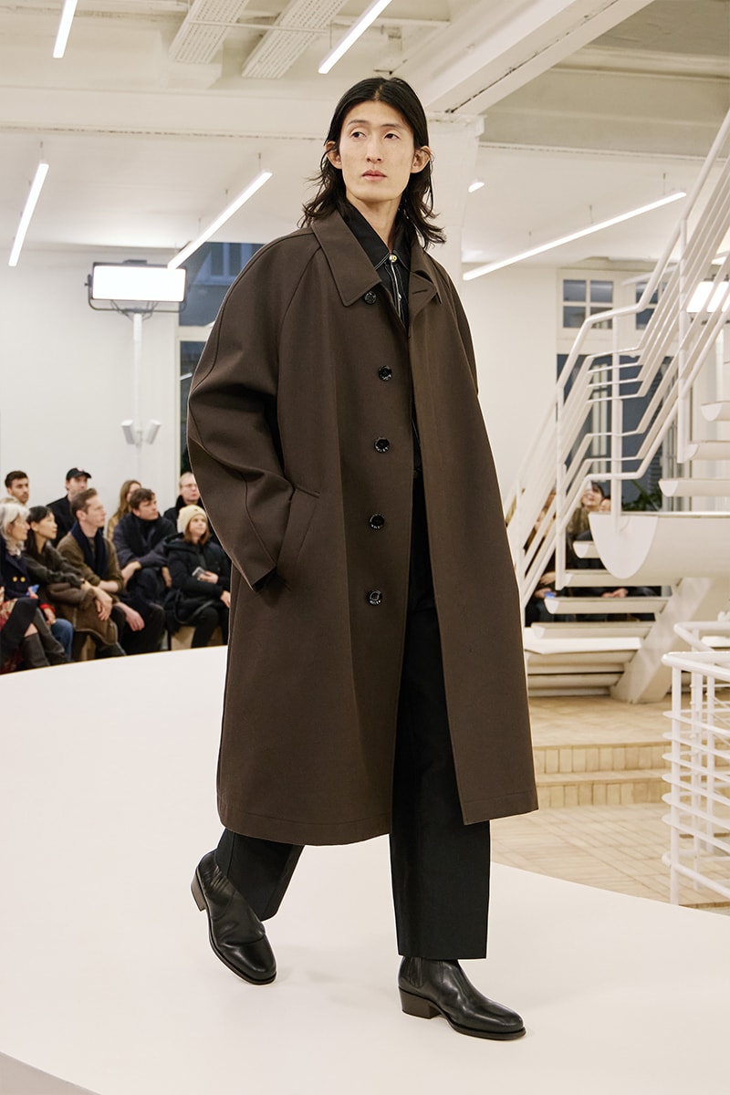 Lemaire Fall Winter 2024 Paris Fashion Week menswear Christophe Lemaire runway show LEMAIRE FW24 Is All About Ethereal Elegance sarah-linh tran 