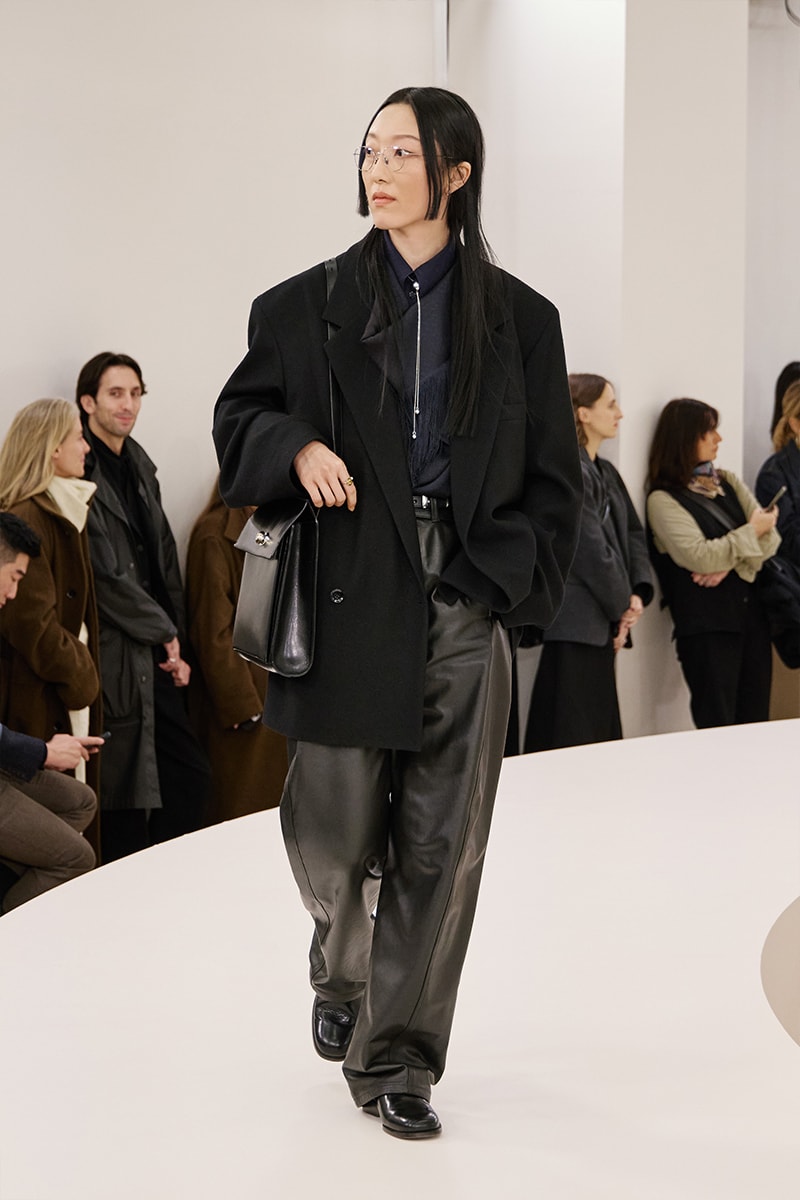 Lemaire Fall Winter 2024 Paris Fashion Week menswear Christophe Lemaire runway show LEMAIRE FW24 Is All About Ethereal Elegance sarah-linh tran 