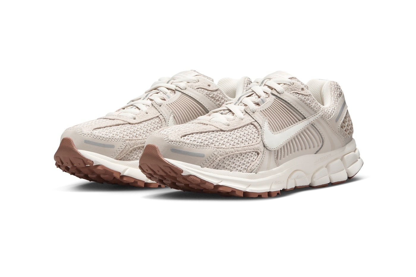 Official Look At the Nike Zoom Vomero 5 "Light Orewood Brown" FZ3780-101 release info Light Orewood Brown/Sail-Metallic Silver-Gum Medium Brown spring 2024