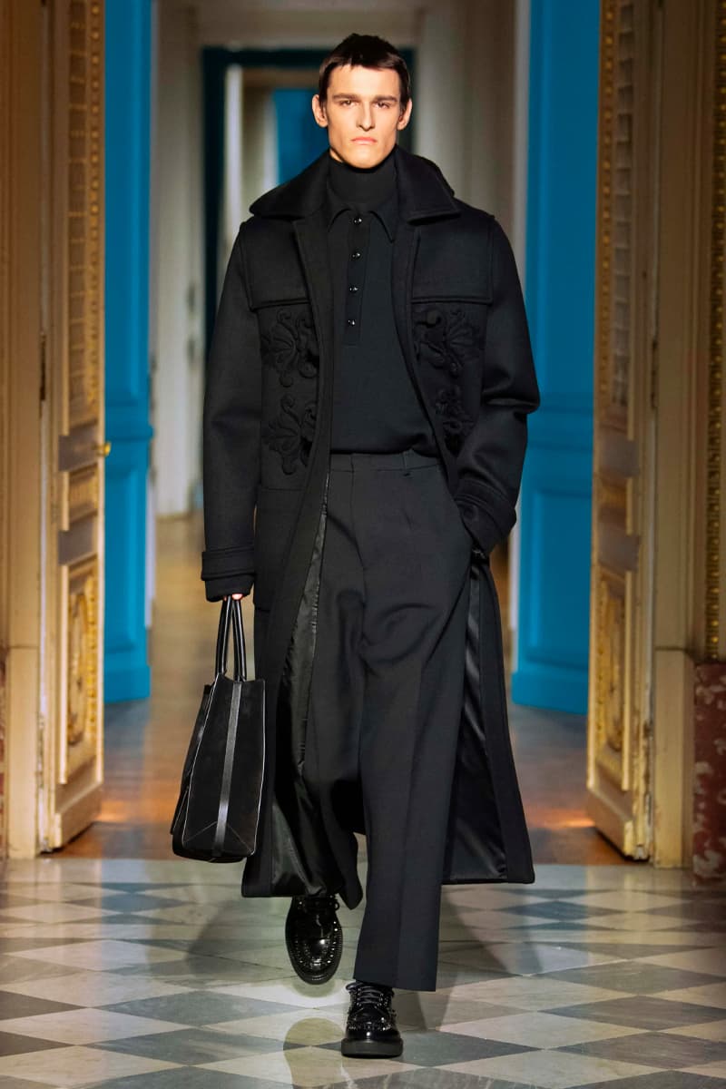 Valentino Fall Winter 2024 Paris Fashion Week menswear runway show Pierpaolo Piccioli le ciel menswear color liberates masculinity blue pink