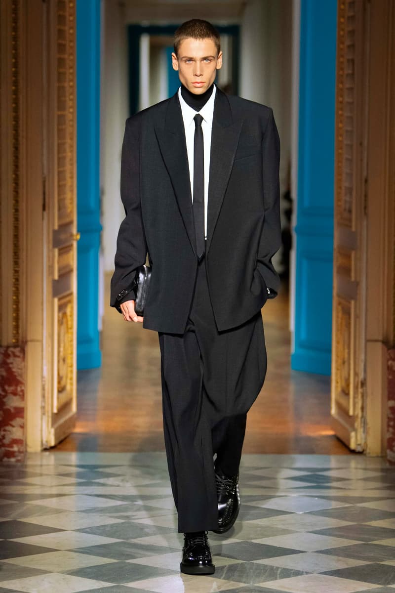 Valentino Fall Winter 2024 Paris Fashion Week menswear runway show Pierpaolo Piccioli le ciel menswear color liberates masculinity blue pink