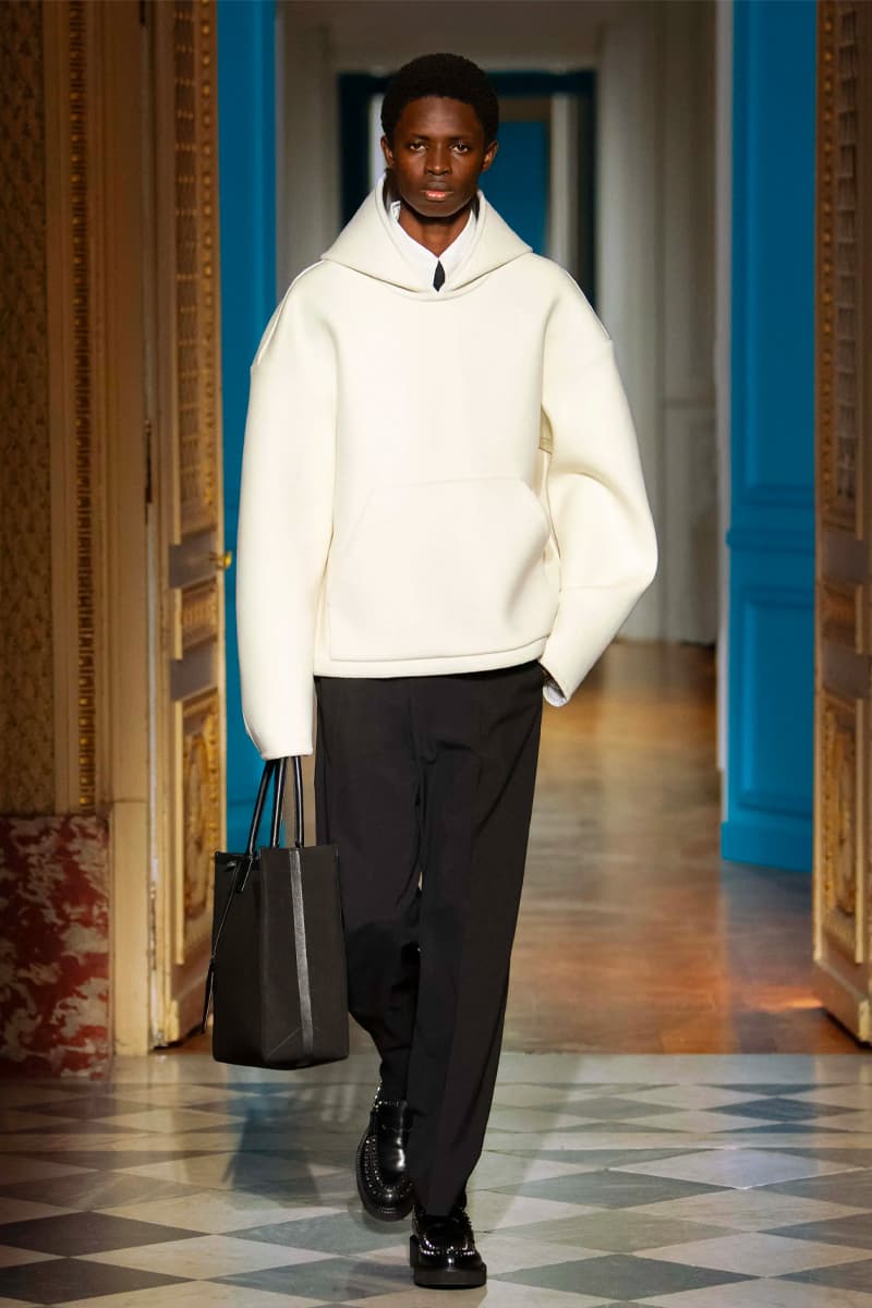 Valentino Fall Winter 2024 Paris Fashion Week menswear runway show Pierpaolo Piccioli le ciel menswear color liberates masculinity blue pink