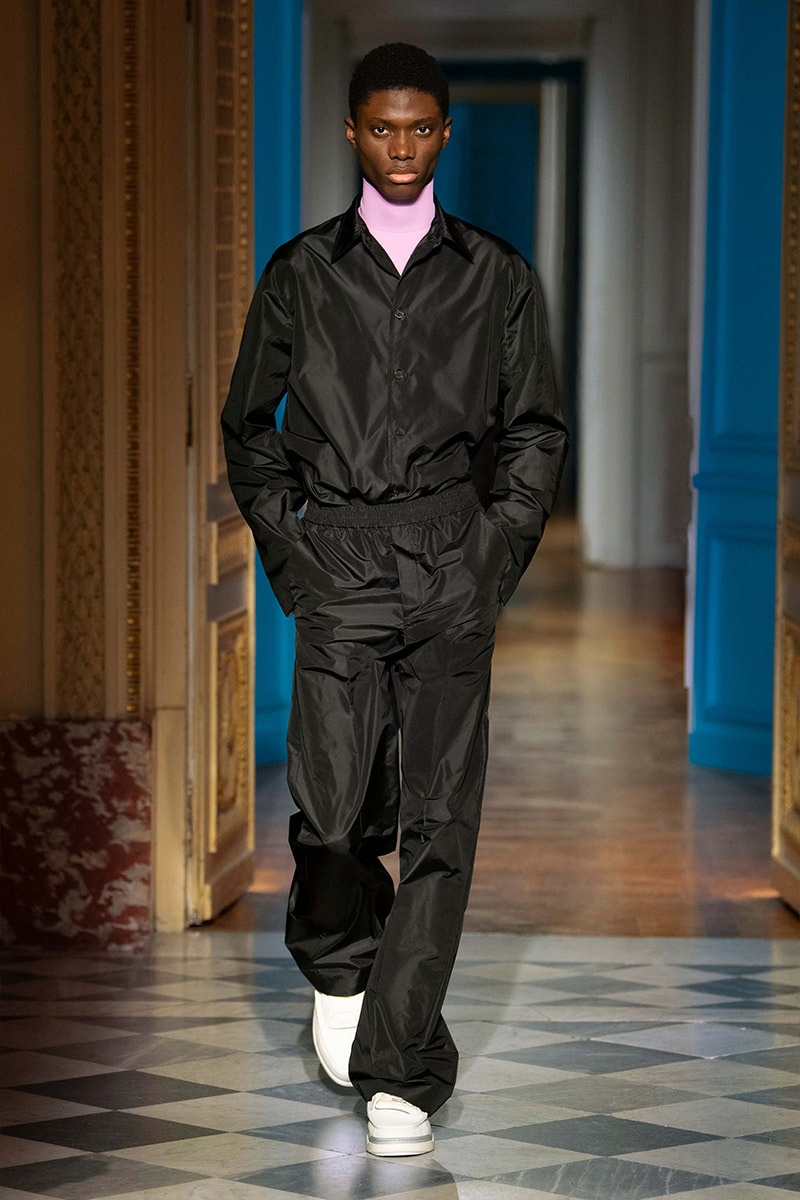 Valentino Fall Winter 2024 Paris Fashion Week menswear runway show Pierpaolo Piccioli le ciel menswear color liberates masculinity blue pink