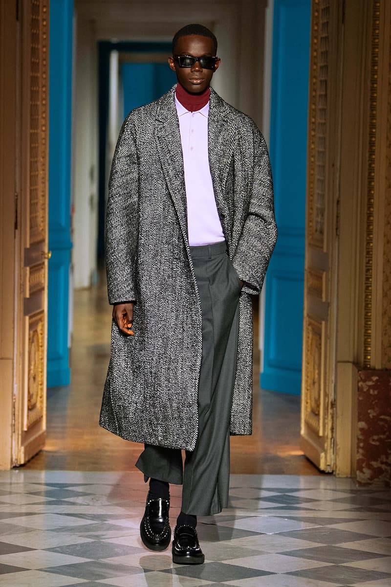 Valentino Fall Winter 2024 Paris Fashion Week menswear runway show Pierpaolo Piccioli le ciel menswear color liberates masculinity blue pink