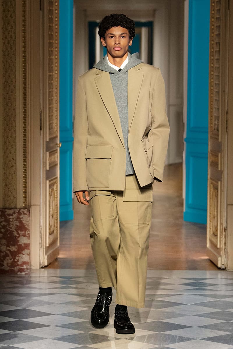 Valentino Fall Winter 2024 Paris Fashion Week menswear runway show Pierpaolo Piccioli le ciel menswear color liberates masculinity blue pink