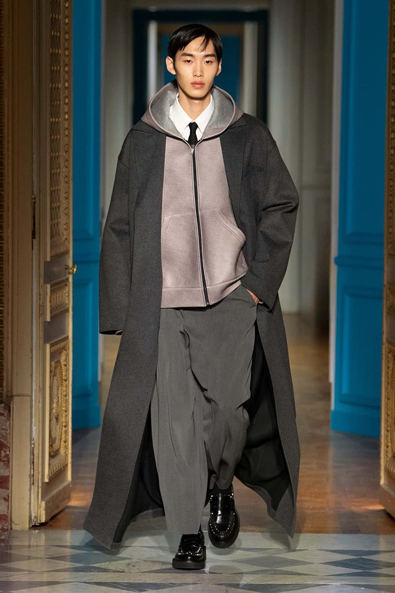 Valentino Fall Winter 2024 Paris Fashion Week menswear runway show Pierpaolo Piccioli le ciel menswear color liberates masculinity blue pink