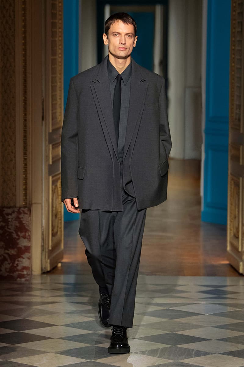 Valentino Fall Winter 2024 Paris Fashion Week menswear runway show Pierpaolo Piccioli le ciel menswear color liberates masculinity blue pink