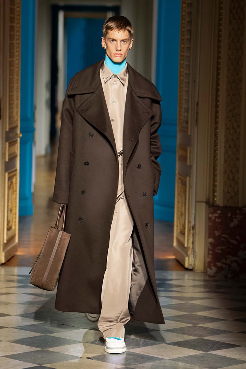 Valentino Fall Winter 2024 Paris Fashion Week menswear runway show Pierpaolo Piccioli le ciel menswear color liberates masculinity blue pink