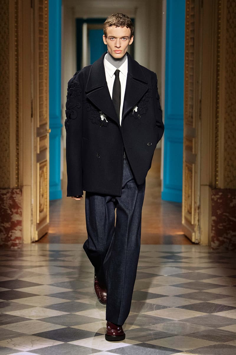 Valentino Fall Winter 2024 Paris Fashion Week menswear runway show Pierpaolo Piccioli le ciel menswear color liberates masculinity blue pink