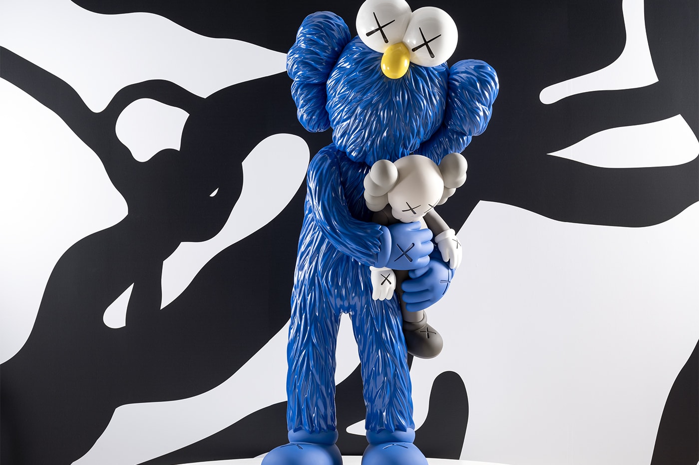 Art Gallery of Ontario Launches KAWS: FAMILY Exhibition Book AGO toronto 60 art works best friend sculptures paintings drawings 