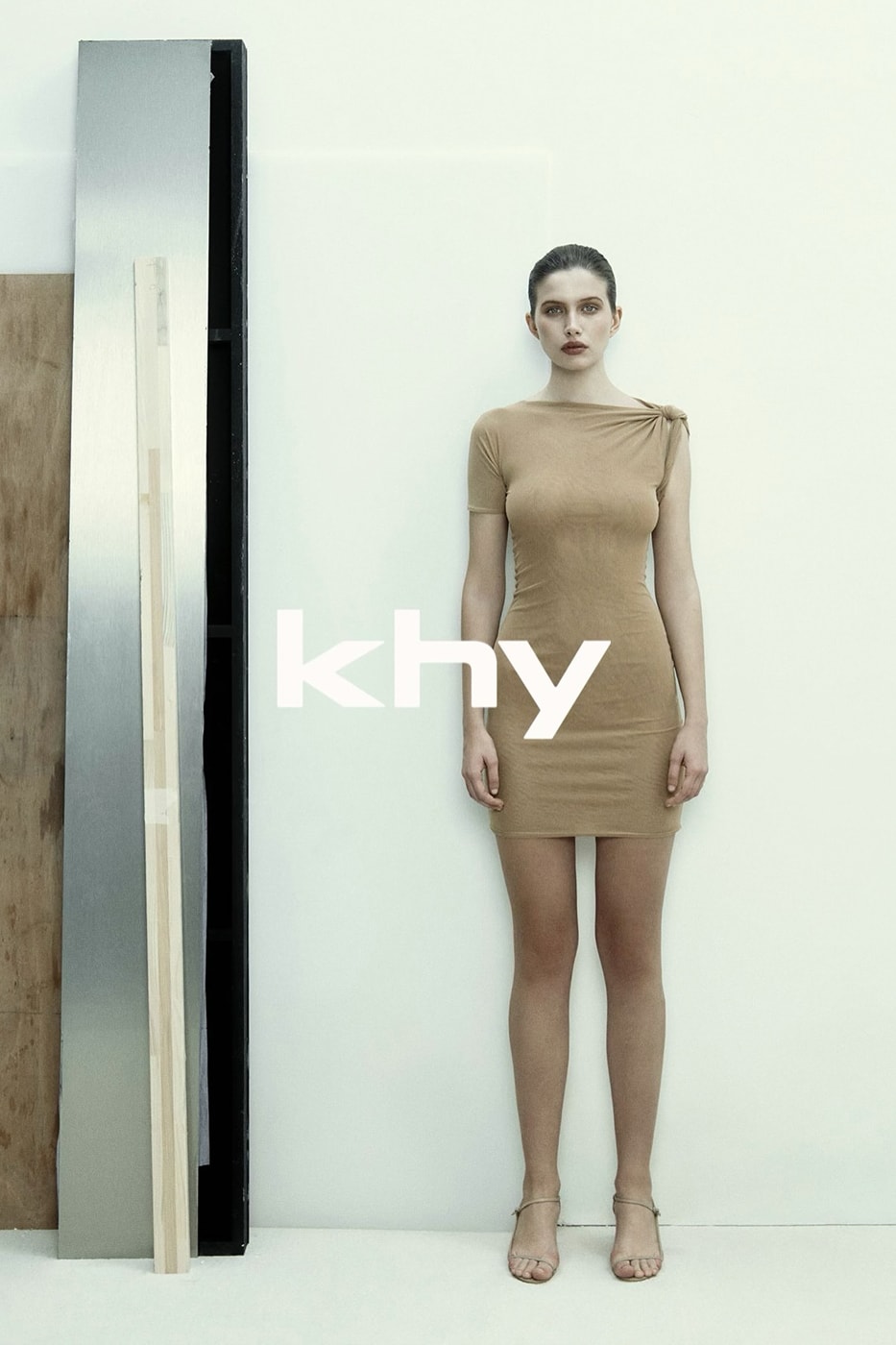 Kylie Jenner Teases Khy Drop 004 / Foto via KHY 