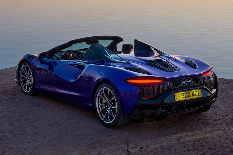 McLaren Reveals Its New 700HP Artura Spider hybrid convertible british supercar racecar 