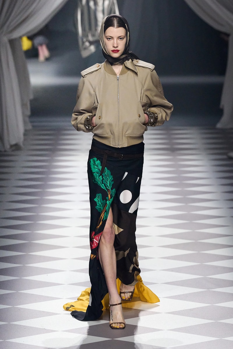 Moschino FW24 Brings Theatricality to Signature House Tropes Fall/Winter 2024 Collection Milan Fashion Week david renne jeremy scott milano camp wearability costumes institutes archives