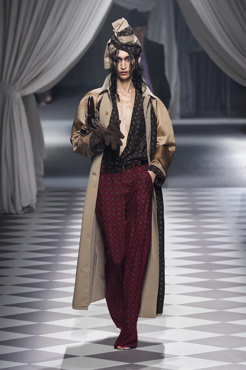 Moschino FW24 Brings Theatricality to Signature House Tropes Fall/Winter 2024 Collection Milan Fashion Week david renne jeremy scott milano camp wearability costumes institutes archives