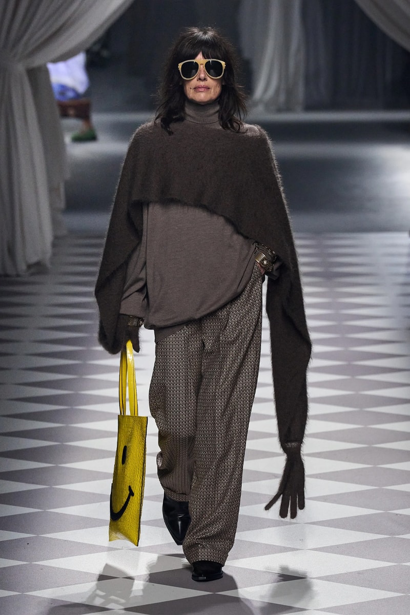Moschino FW24 Brings Theatricality to Signature House Tropes Fall/Winter 2024 Collection Milan Fashion Week david renne jeremy scott milano camp wearability costumes institutes archives