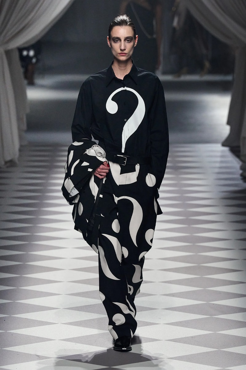 Moschino FW24 Brings Theatricality to Signature House Tropes Fall/Winter 2024 Collection Milan Fashion Week david renne jeremy scott milano camp wearability costumes institutes archives