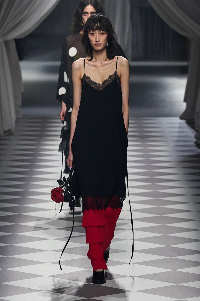 Moschino FW24 Brings Theatricality to Signature House Tropes Fall/Winter 2024 Collection Milan Fashion Week david renne jeremy scott milano camp wearability costumes institutes archives