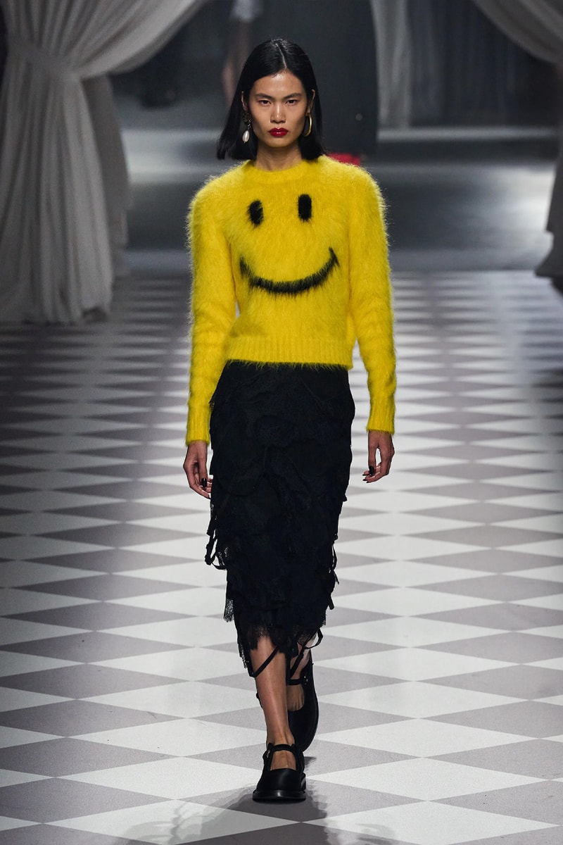 Moschino FW24 Brings Theatricality to Signature House Tropes Fall/Winter 2024 Collection Milan Fashion Week david renne jeremy scott milano camp wearability costumes institutes archives