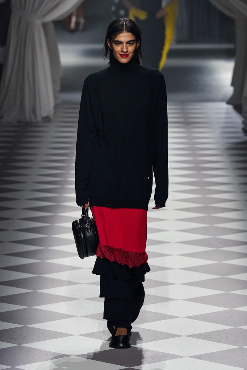 Moschino FW24 Brings Theatricality to Signature House Tropes Fall/Winter 2024 Collection Milan Fashion Week david renne jeremy scott milano camp wearability costumes institutes archives