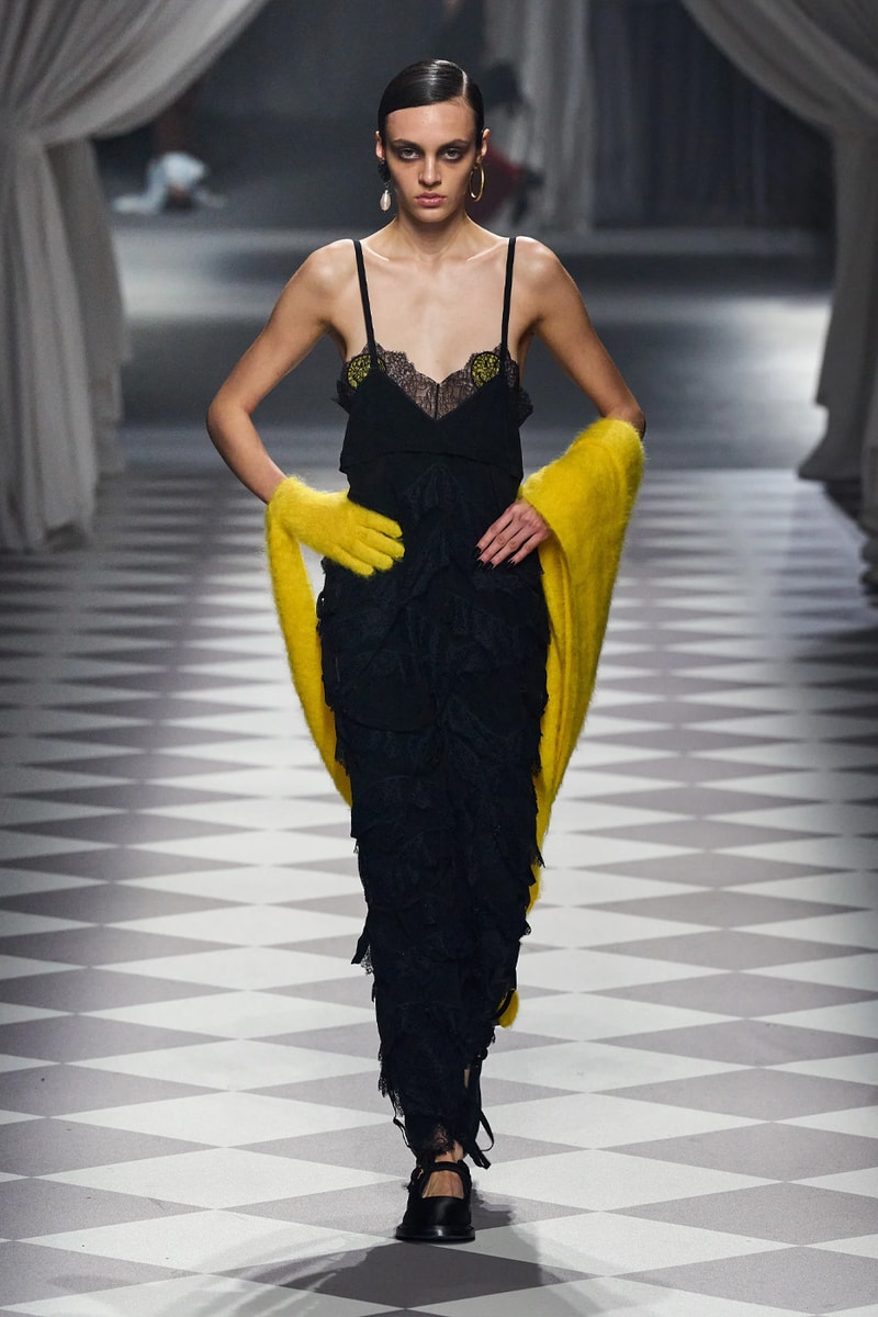 Moschino FW24 Brings Theatricality to Signature House Tropes Fall/Winter 2024 Collection Milan Fashion Week david renne jeremy scott milano camp wearability costumes institutes archives