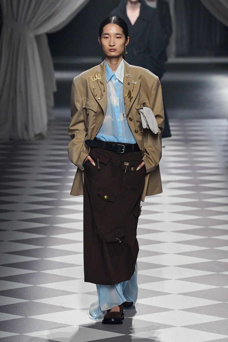 Moschino FW24 Brings Theatricality to Signature House Tropes Fall/Winter 2024 Collection Milan Fashion Week david renne jeremy scott milano camp wearability costumes institutes archives