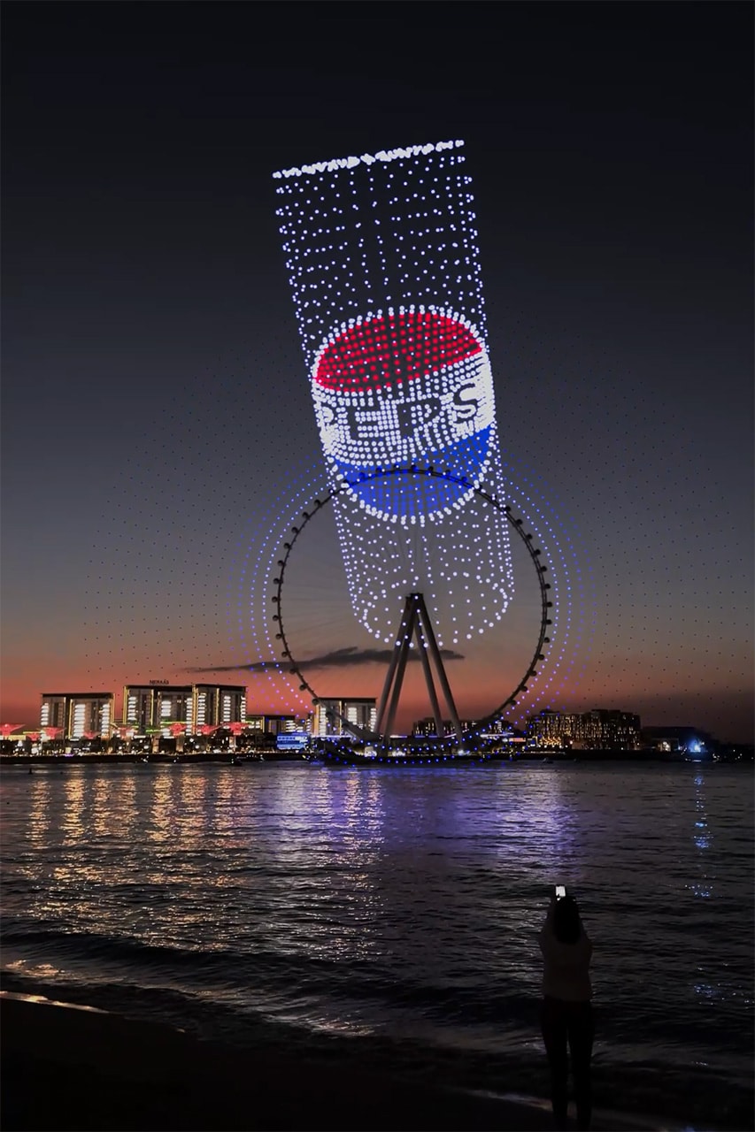 pepsi new logo digital installations worldwide global can beverage soda uk saudi arabia thailand poland / Foto via Pepsi