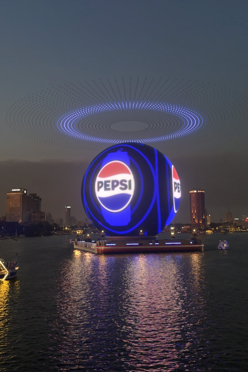 pepsi new logo digital installations worldwide global can beverage soda uk saudi arabia thailand poland / Foto via Pepsi