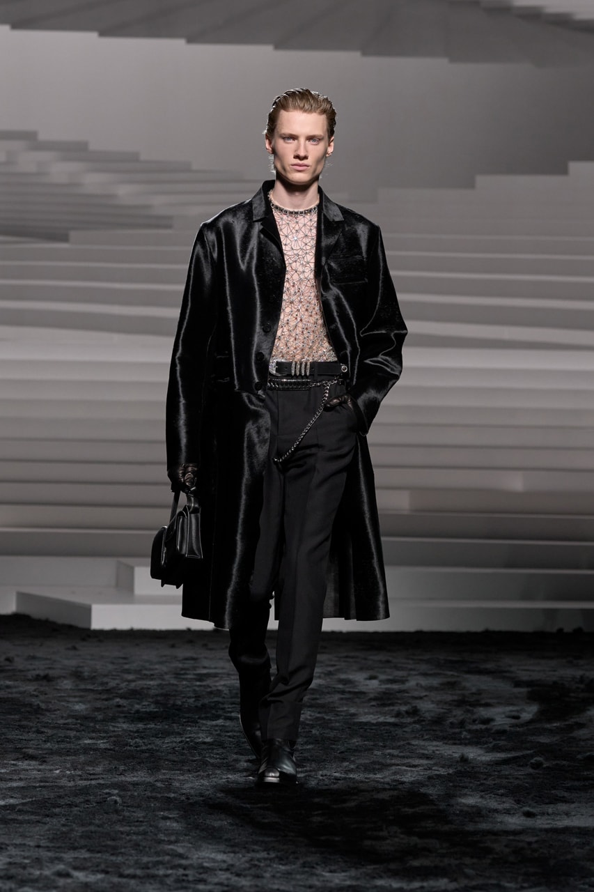 Pin on Archive: Versace Men's Fashion Shows